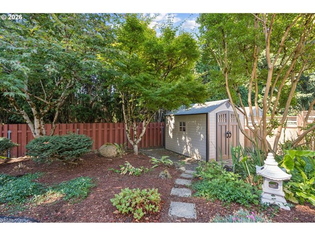 15820 Ne SAN RAFAEL St, Portland, OR 97230