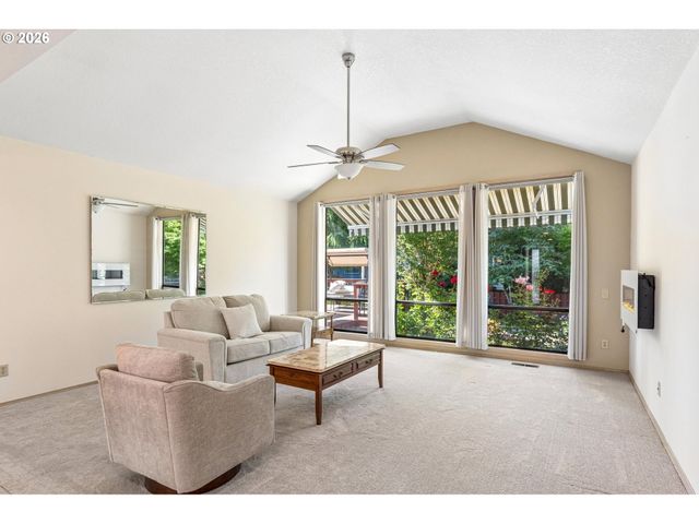 15820 Ne SAN RAFAEL St, Portland, OR 97230