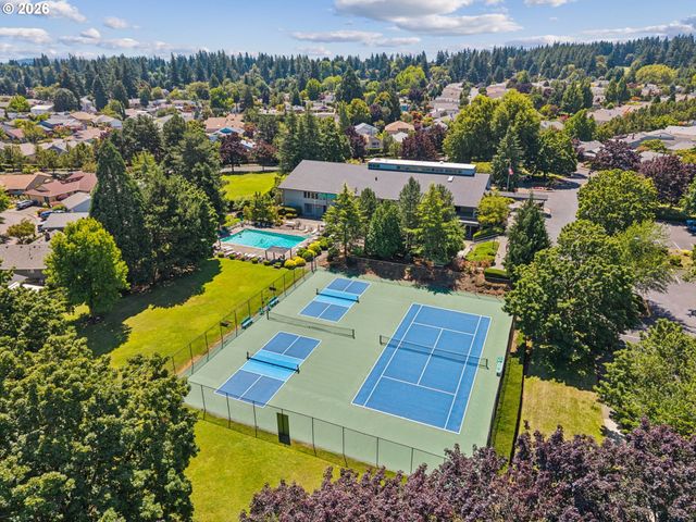 15820 Ne SAN RAFAEL St, Portland, OR 97230