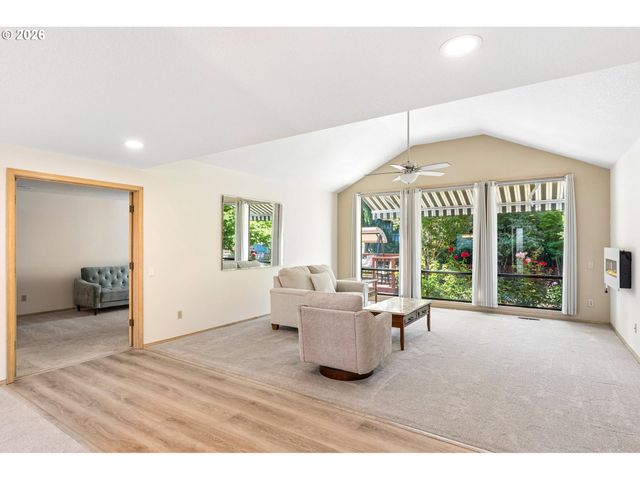 15820 Ne SAN RAFAEL St, Portland, OR 97230