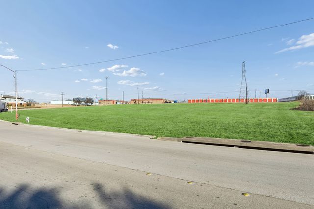 8800 Calmont Avenue, Fort Worth, TX 76116