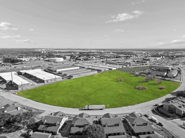 8800 Calmont Avenue, Fort Worth, TX 76116