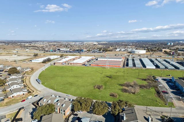 8800 Calmont Avenue, Fort Worth, TX 76116