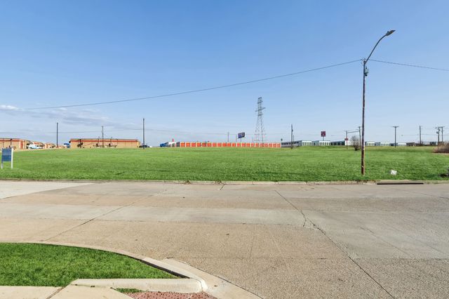 8800 Calmont Avenue, Fort Worth, TX 76116