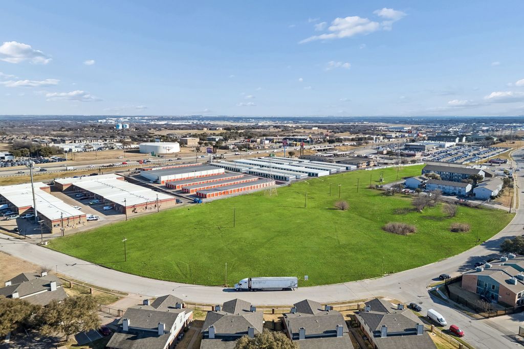 8800 Calmont Avenue, Fort Worth, TX 76116