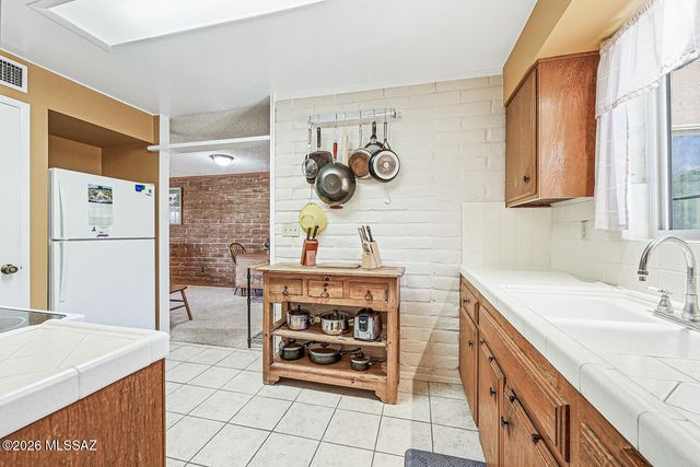 333 E Las Granadas, Green Valley, AZ 85614