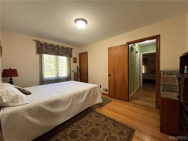 16 Parker Drive, Pittsford, NY 14534
