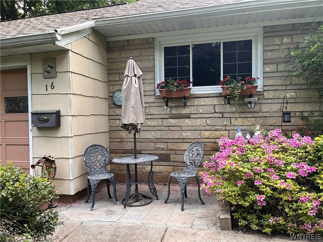 16 Parker Drive, Pittsford, NY 14534