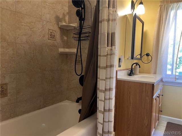 16 Parker Drive, Pittsford, NY 14534