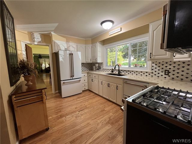 16 Parker Drive, Pittsford, NY 14534