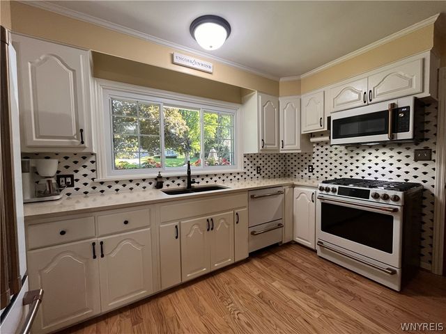 16 Parker Drive, Pittsford, NY 14534