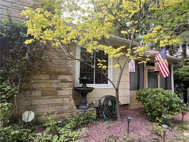 16 Parker Drive, Pittsford, NY 14534