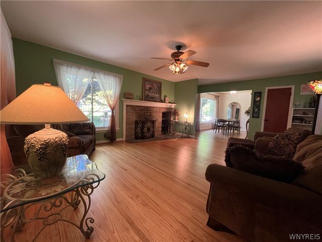 16 Parker Drive, Pittsford, NY 14534