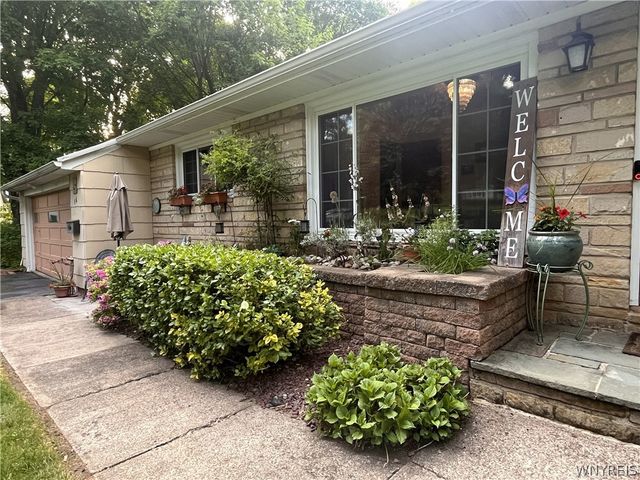 16 Parker Drive, Pittsford, NY 14534