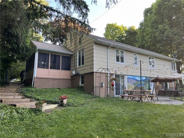 16 Parker Drive, Pittsford, NY 14534