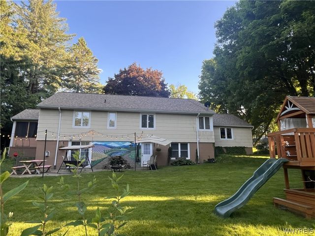 16 Parker Drive, Pittsford, NY 14534