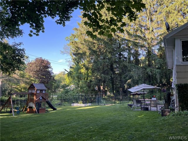 16 Parker Drive, Pittsford, NY 14534