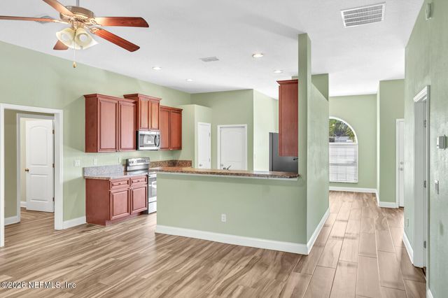 7592 VANDALAY Drive, Jacksonville, FL 32244