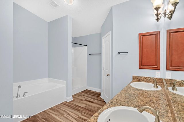 7592 VANDALAY Drive, Jacksonville, FL 32244