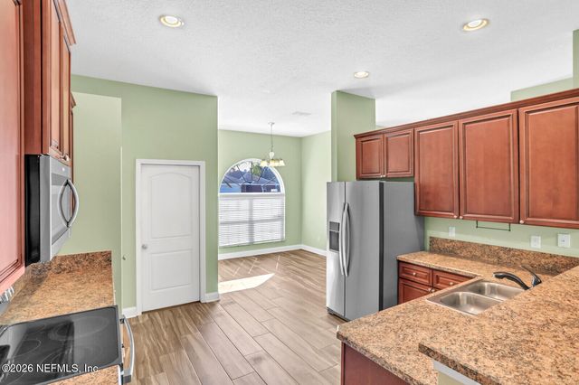 7592 VANDALAY Drive, Jacksonville, FL 32244