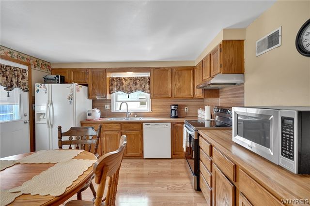 90 Nicholas Drive North, Tonawanda, NY 14150