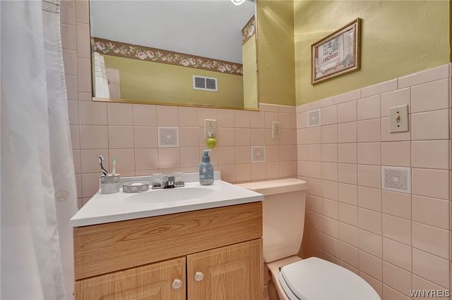 90 Nicholas Drive North, Tonawanda, NY 14150
