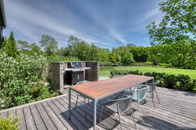 745 Golfview Court, East Marion, NY 11939