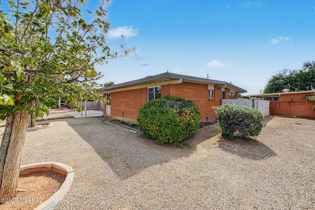 8126 E Baker Drive, Tucson, AZ 85710