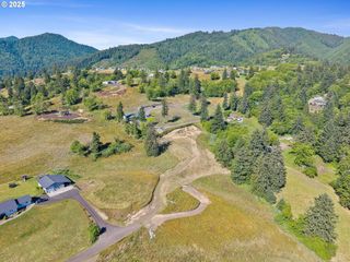 Edelwyss Rd 405, Tillamook, OR 97141
