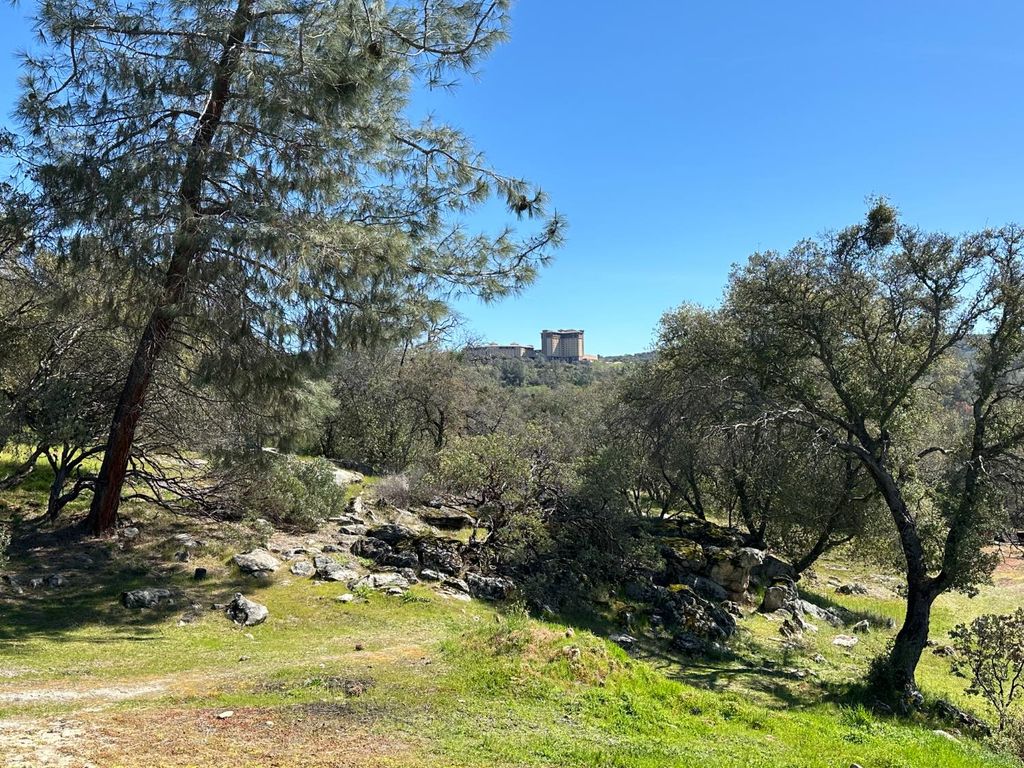 Image 19 of property listing at 32003 Shah Court, Coarsegold, CA 93614