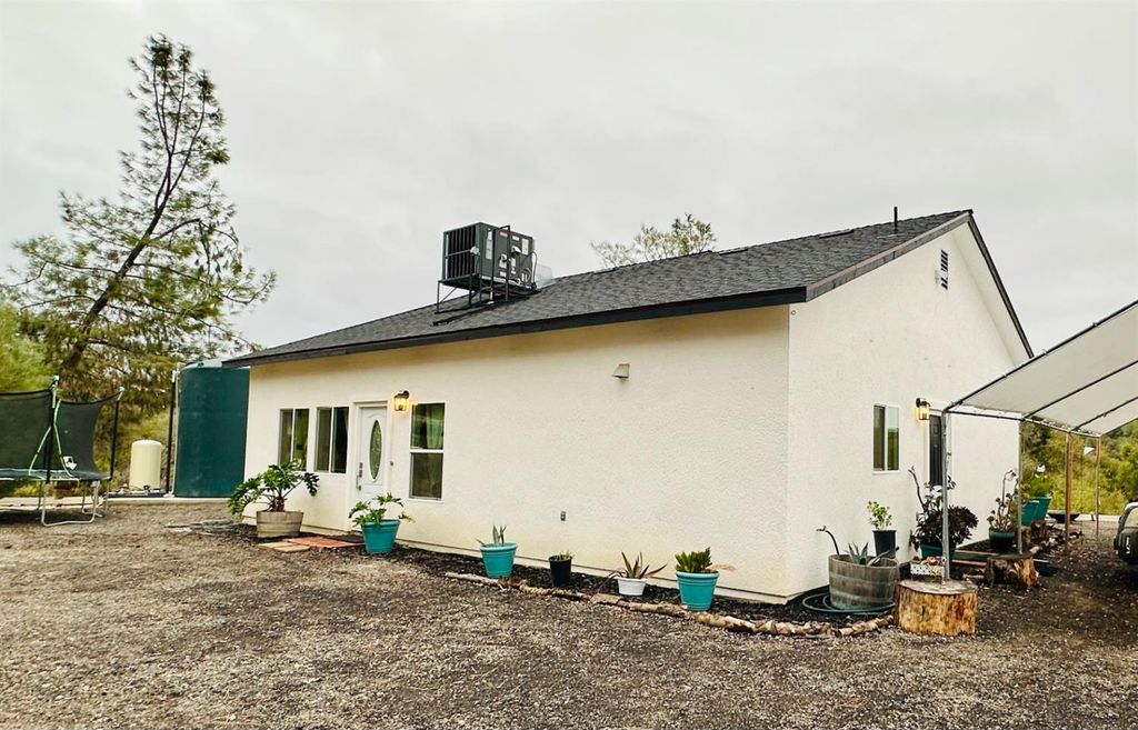 Image 2 of property listing at 32003 Shah Court, Coarsegold, CA 93614