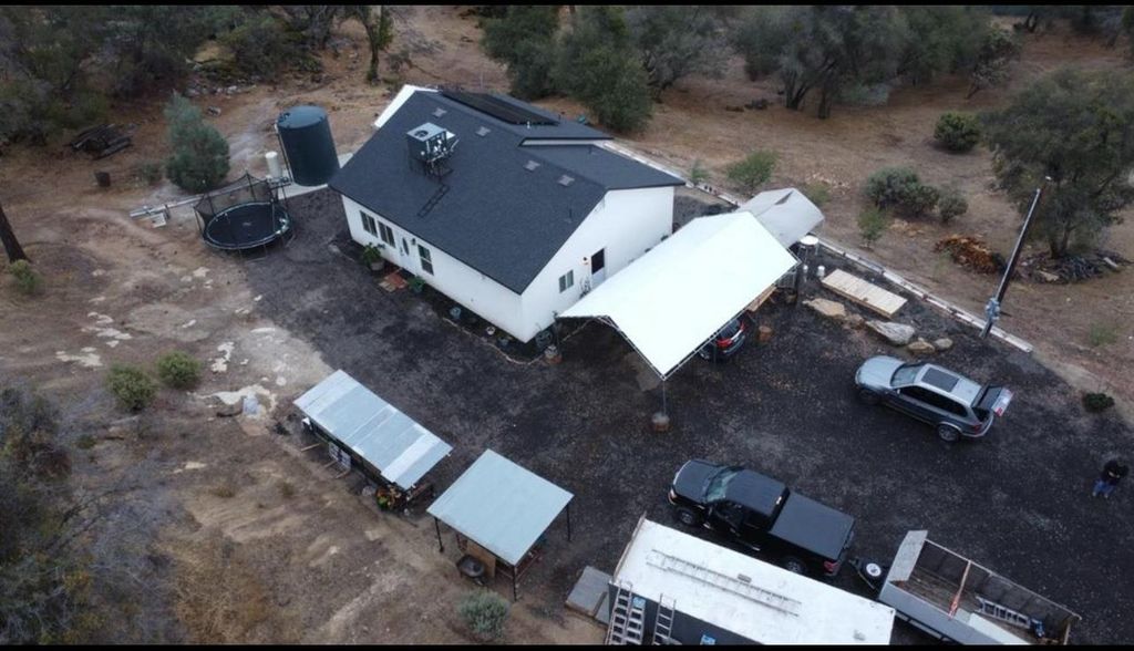 Image 3 of property listing at 32003 Shah Court, Coarsegold, CA 93614