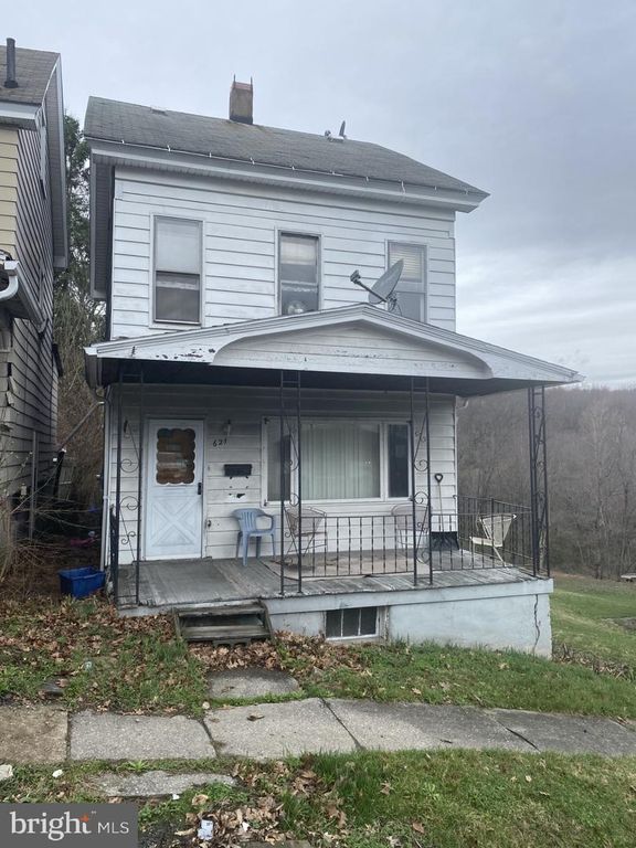 621 N 10TH AVE, Altoona, PA 16601