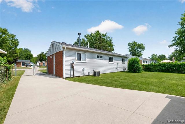 10660 Jackson Street, Belleville, MI 48111