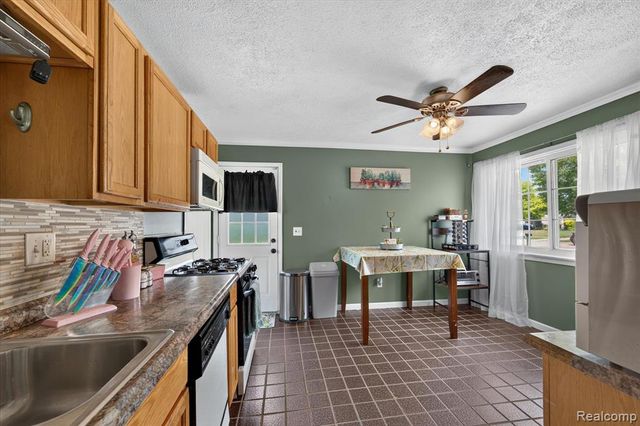 10660 Jackson Street, Belleville, MI 48111