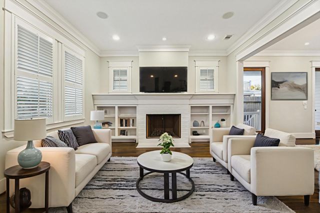 916 Columbia Street, Houston, TX 77008