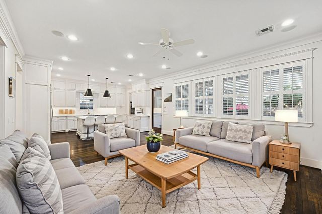 916 Columbia Street, Houston, TX 77008