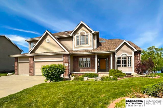 5004 Westlake Circle, Papillion, NE 68133