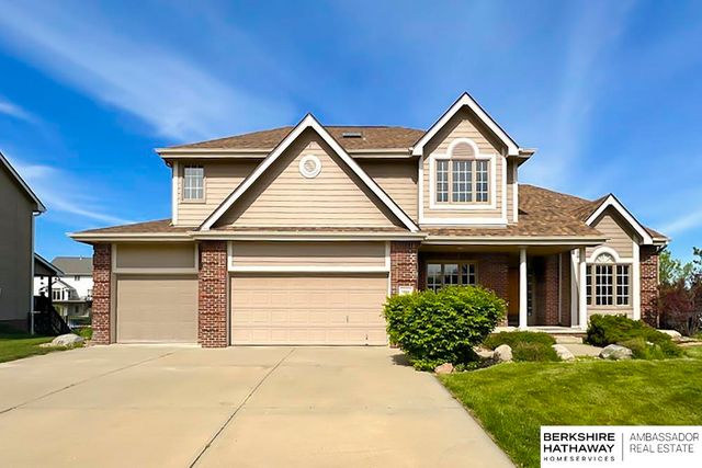 5004 Westlake Circle, Papillion, NE 68133