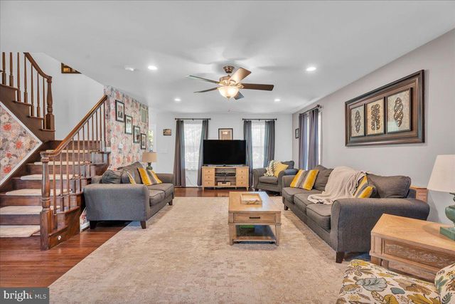 11 EVERGREEN RD, Mount Laurel, NJ 08054