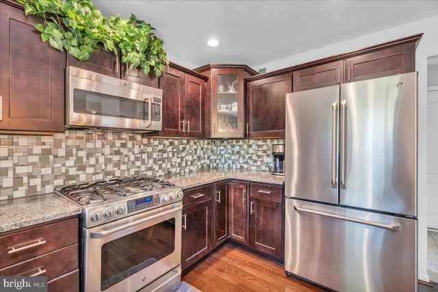 11 EVERGREEN RD, Mount Laurel, NJ 08054