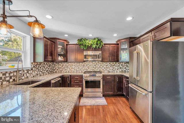 11 EVERGREEN RD, Mount Laurel, NJ 08054