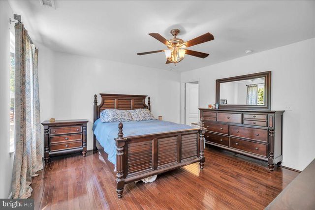 11 EVERGREEN RD, Mount Laurel, NJ 08054