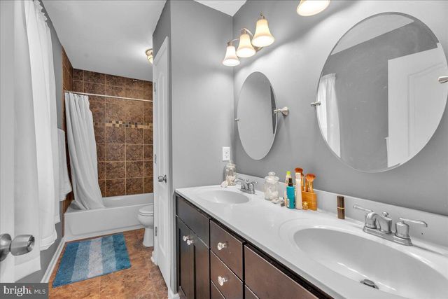 11 EVERGREEN RD, Mount Laurel, NJ 08054