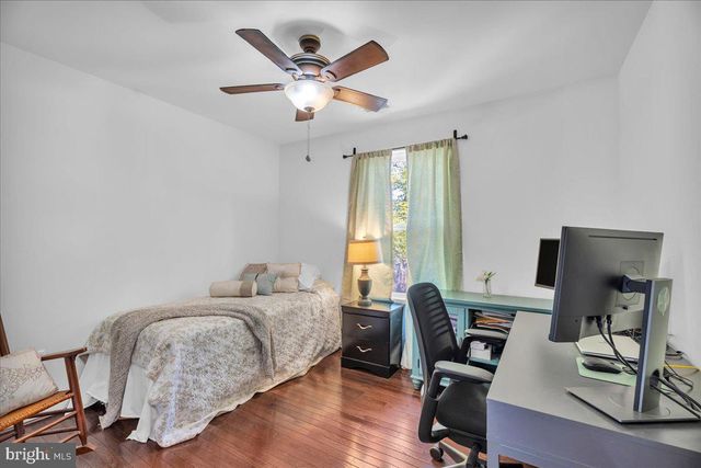 11 EVERGREEN RD, Mount Laurel, NJ 08054
