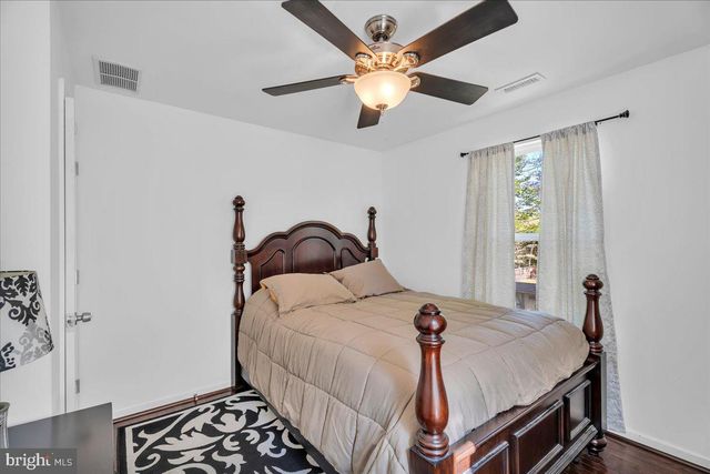 11 EVERGREEN RD, Mount Laurel, NJ 08054