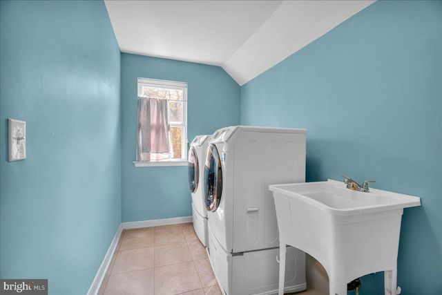 11 EVERGREEN RD, Mount Laurel, NJ 08054