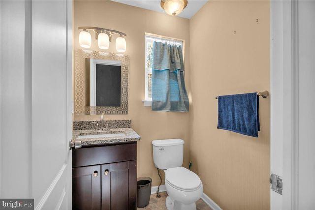 11 EVERGREEN RD, Mount Laurel, NJ 08054