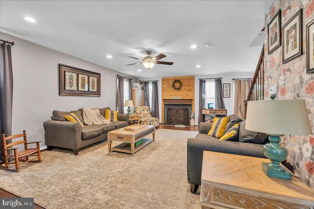 11 EVERGREEN RD, Mount Laurel, NJ 08054