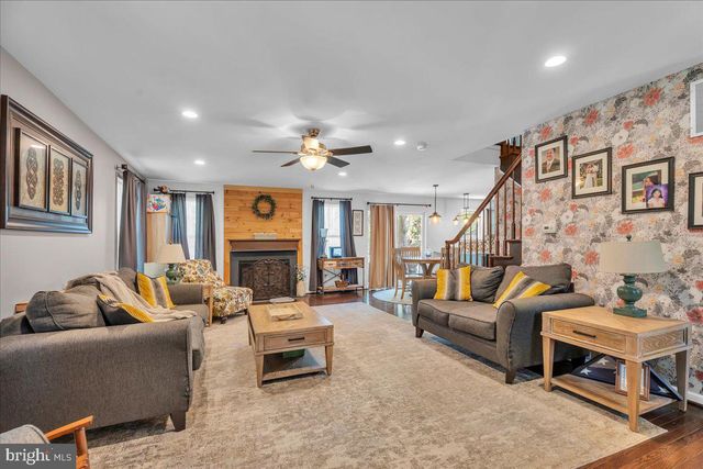 11 EVERGREEN RD, Mount Laurel, NJ 08054